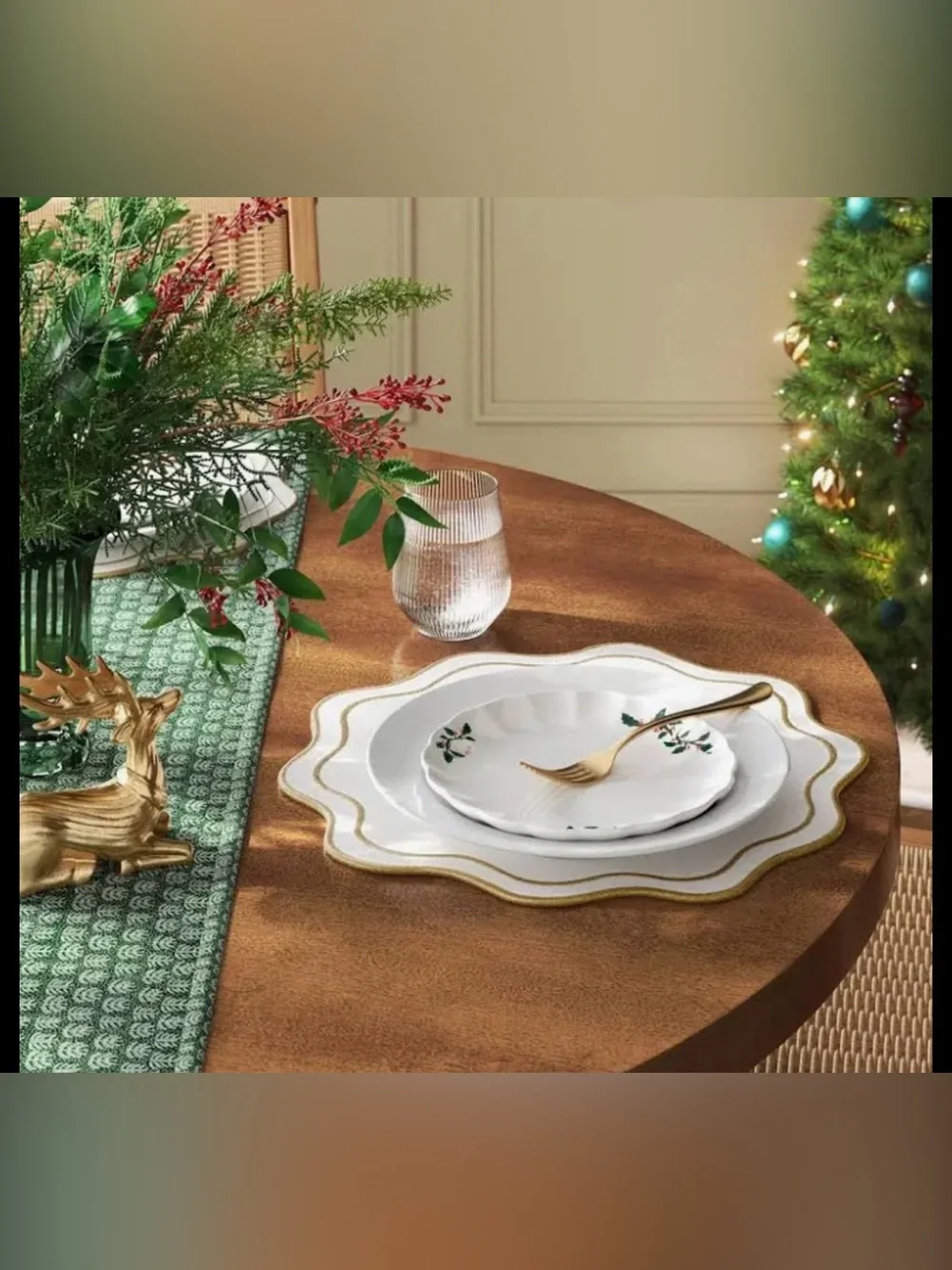 Linen Blend scalloped charger 4 pack Ivory & Gold Round Placemats scalloped edge